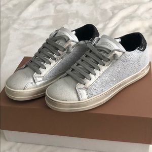 P448 Women’s 36/6. John Space. Sliver/White